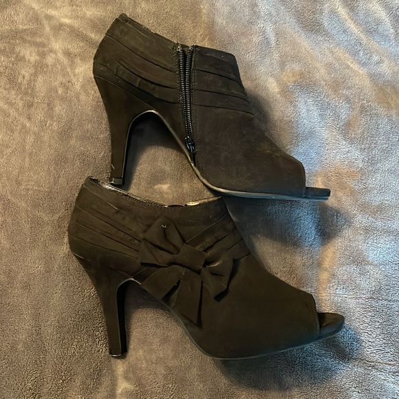 Rampage black suede 4” heel open toe dress shoe - Picture 2 of 3